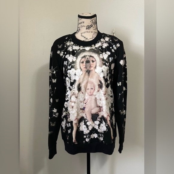 Givenchy Sweaters - Authentic Givenchy sweatshirt